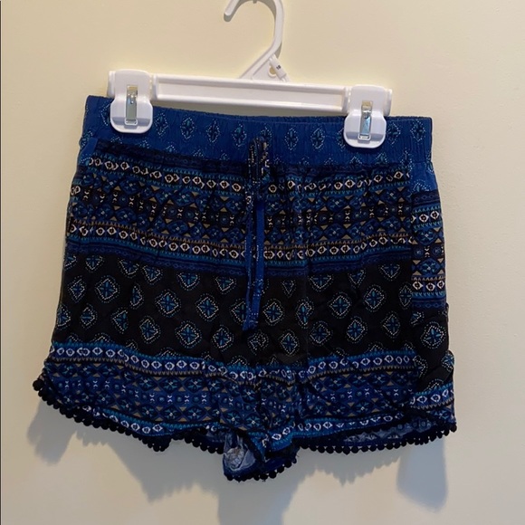 Hollister flowing patterned shorts - Picture 1 of 1